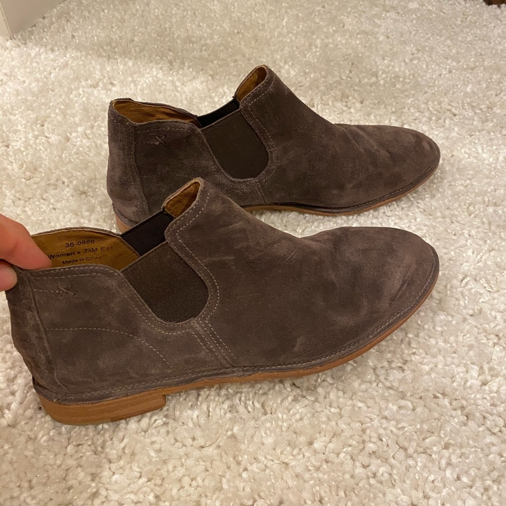 Trask women’s suede taupe/chocolate ankle boot